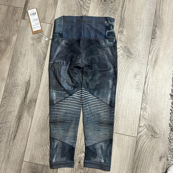 Niyama Sol beachcomber leggings, Gwen color, size small - Picture 2 of 3